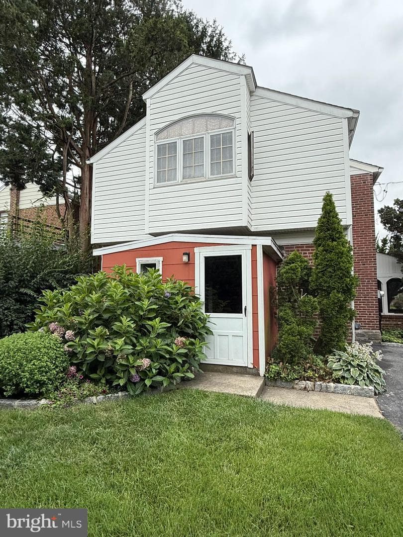 415 W Grays Avenue photo 3