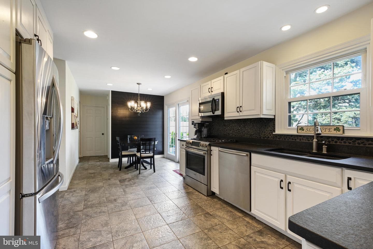 417 Derwyn Road photo 12