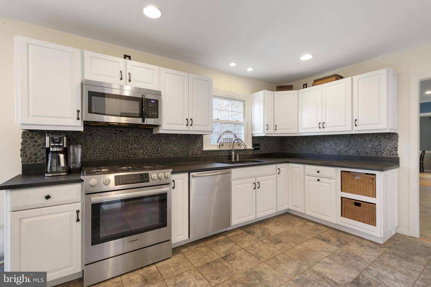 417 Derwyn Road photo 13