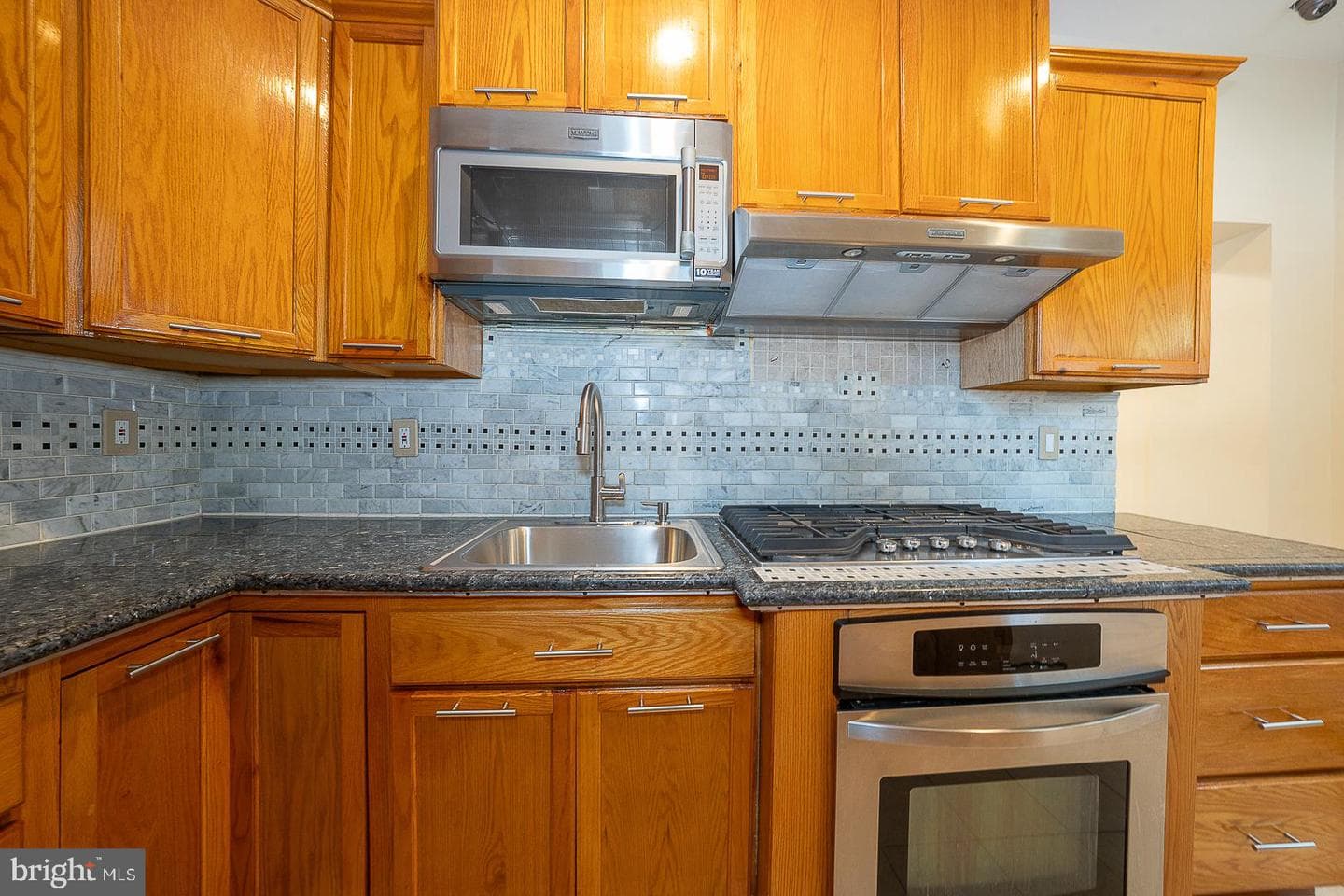 936 Potter Street photo 16