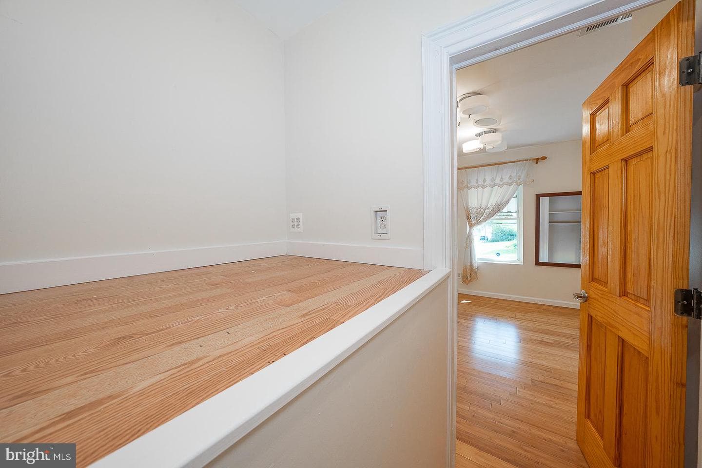 936 Potter Street photo 25