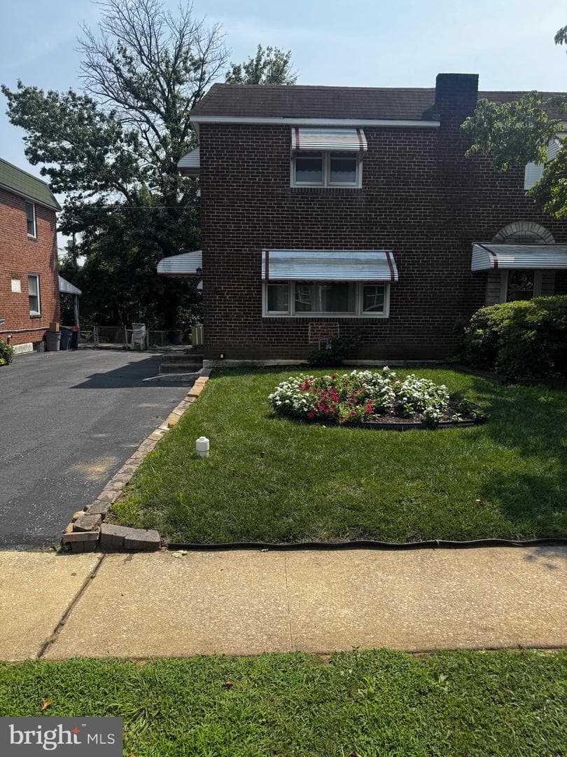336 Holland Street photo 1