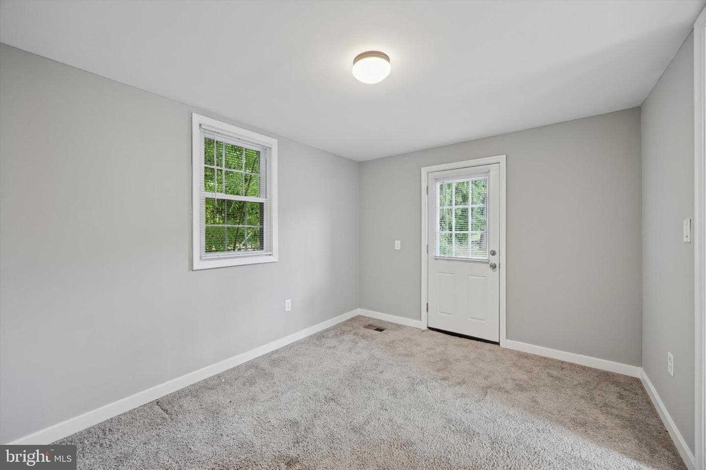 2415 Franklin Avenue photo 17