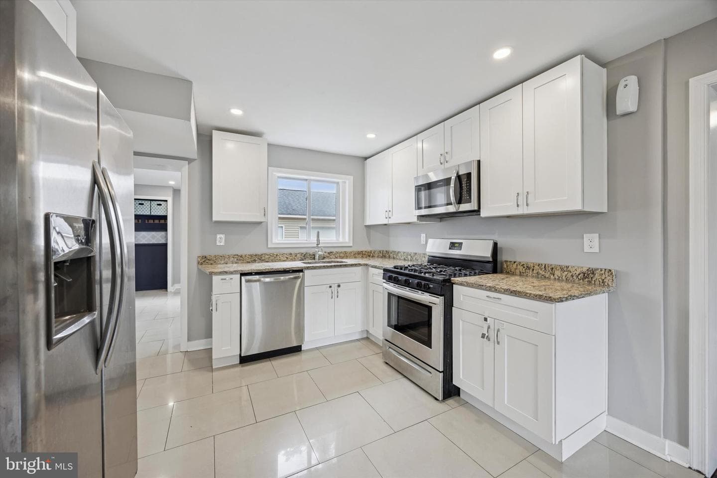 2415 Franklin Avenue photo 8
