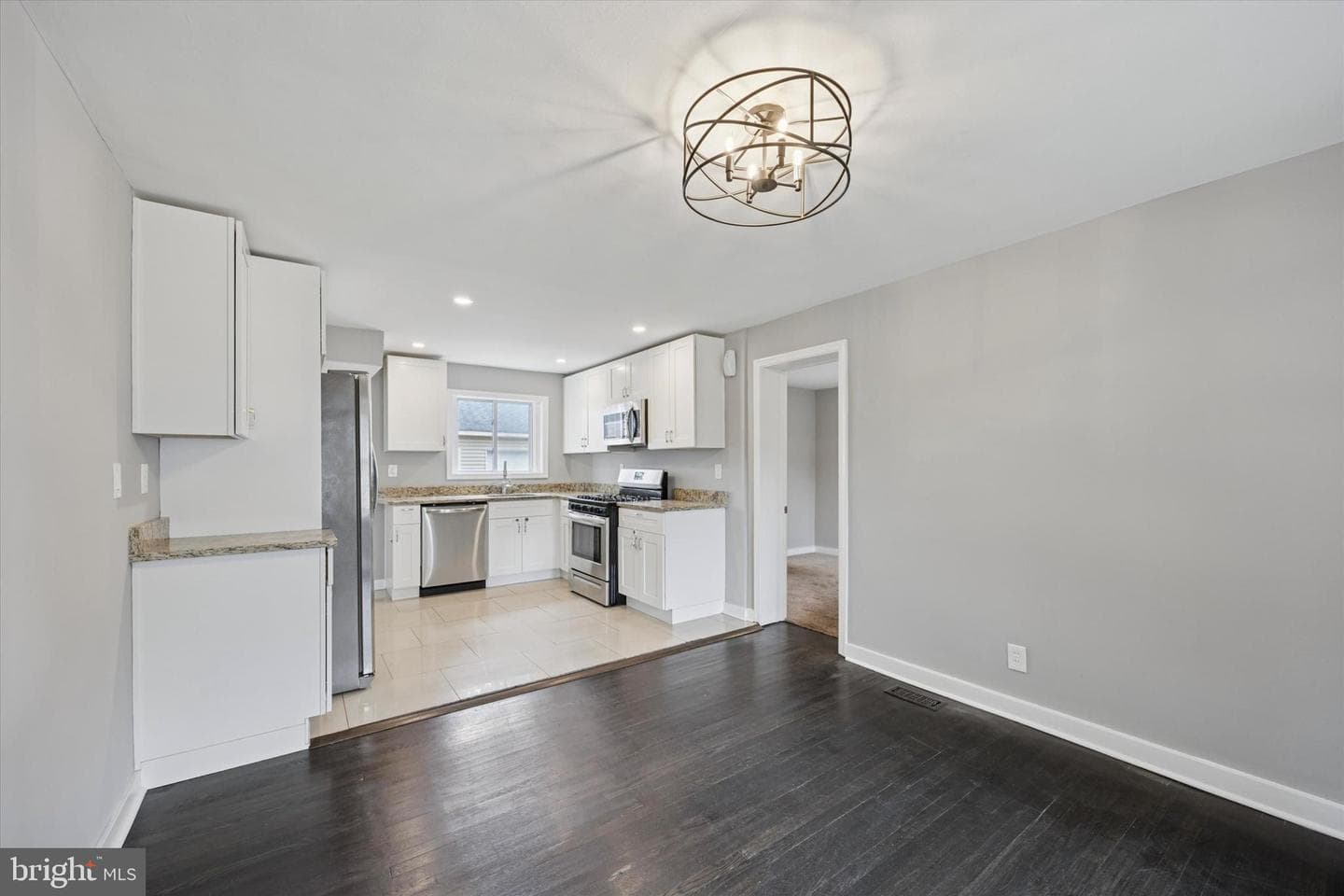 2415 Franklin Avenue photo 9
