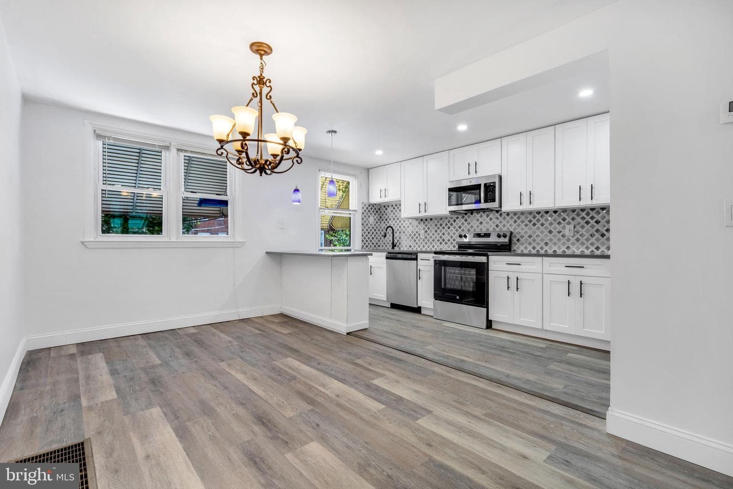 312 Golf Road photo 8