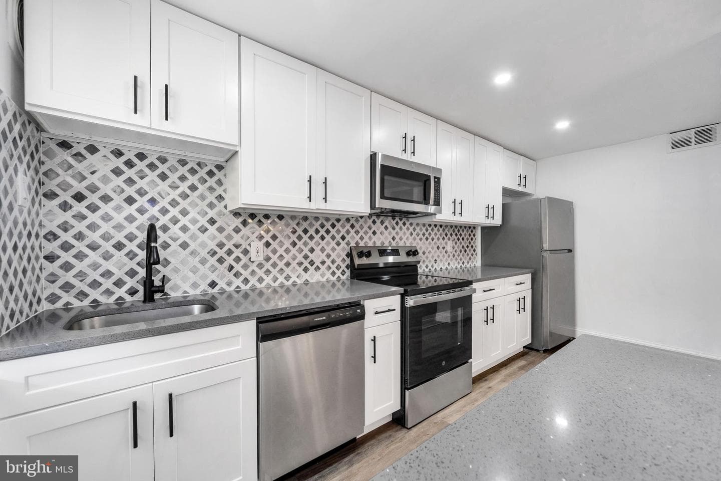 312 Golf Road photo 9