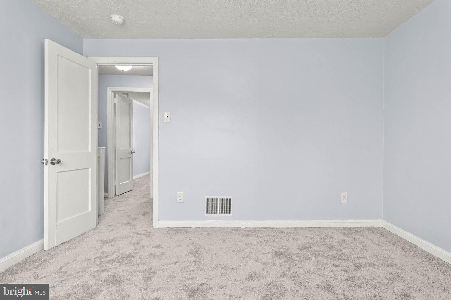 2212 Bond Avenue photo 11