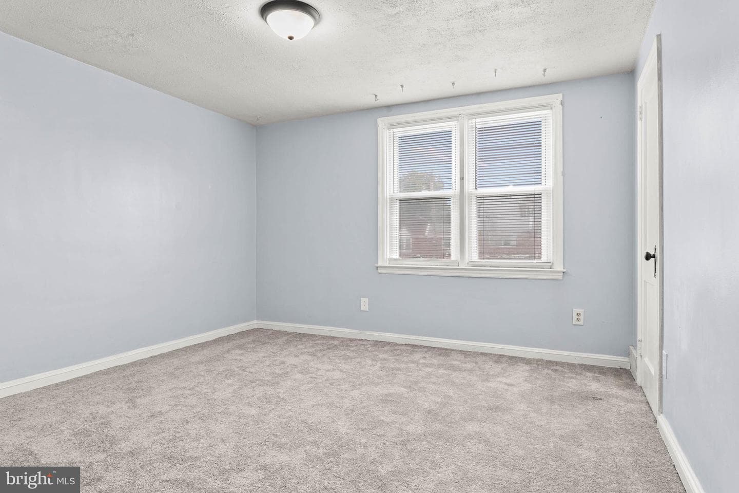2212 Bond Avenue photo 12