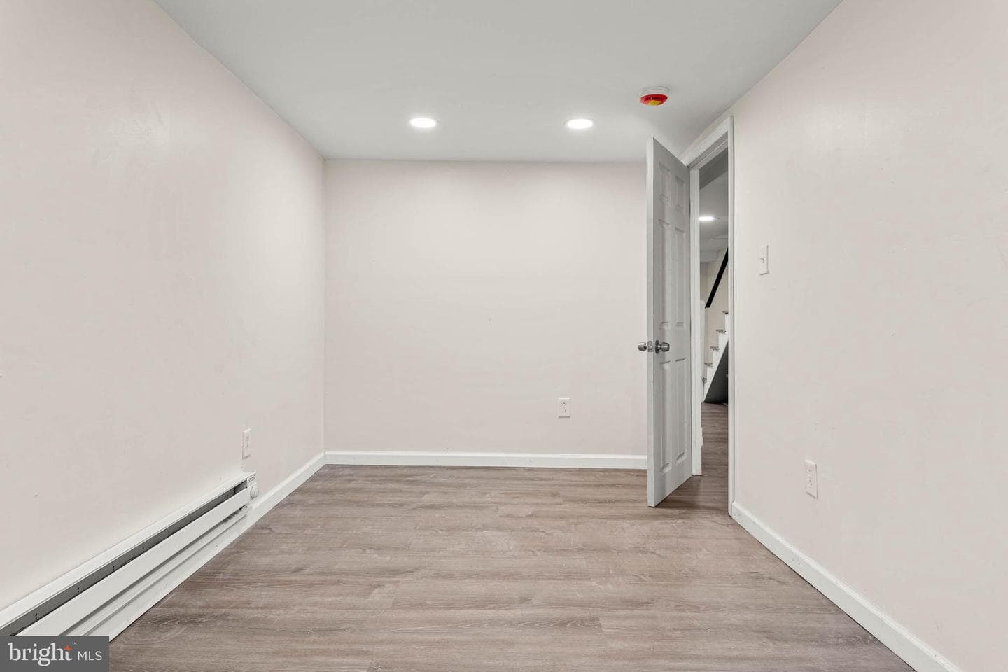 2212 Bond Avenue photo 25