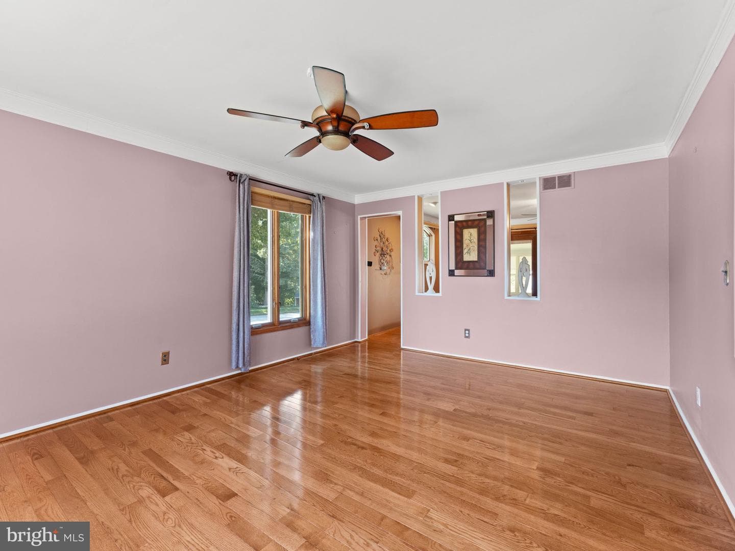 423 Sir Galahad Drive photo 10
