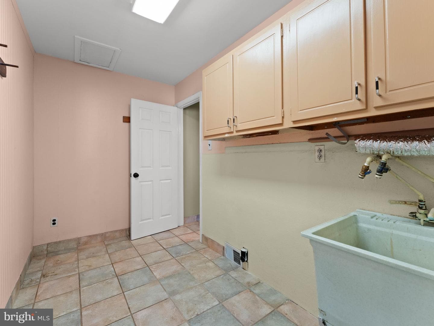 423 Sir Galahad Drive photo 21