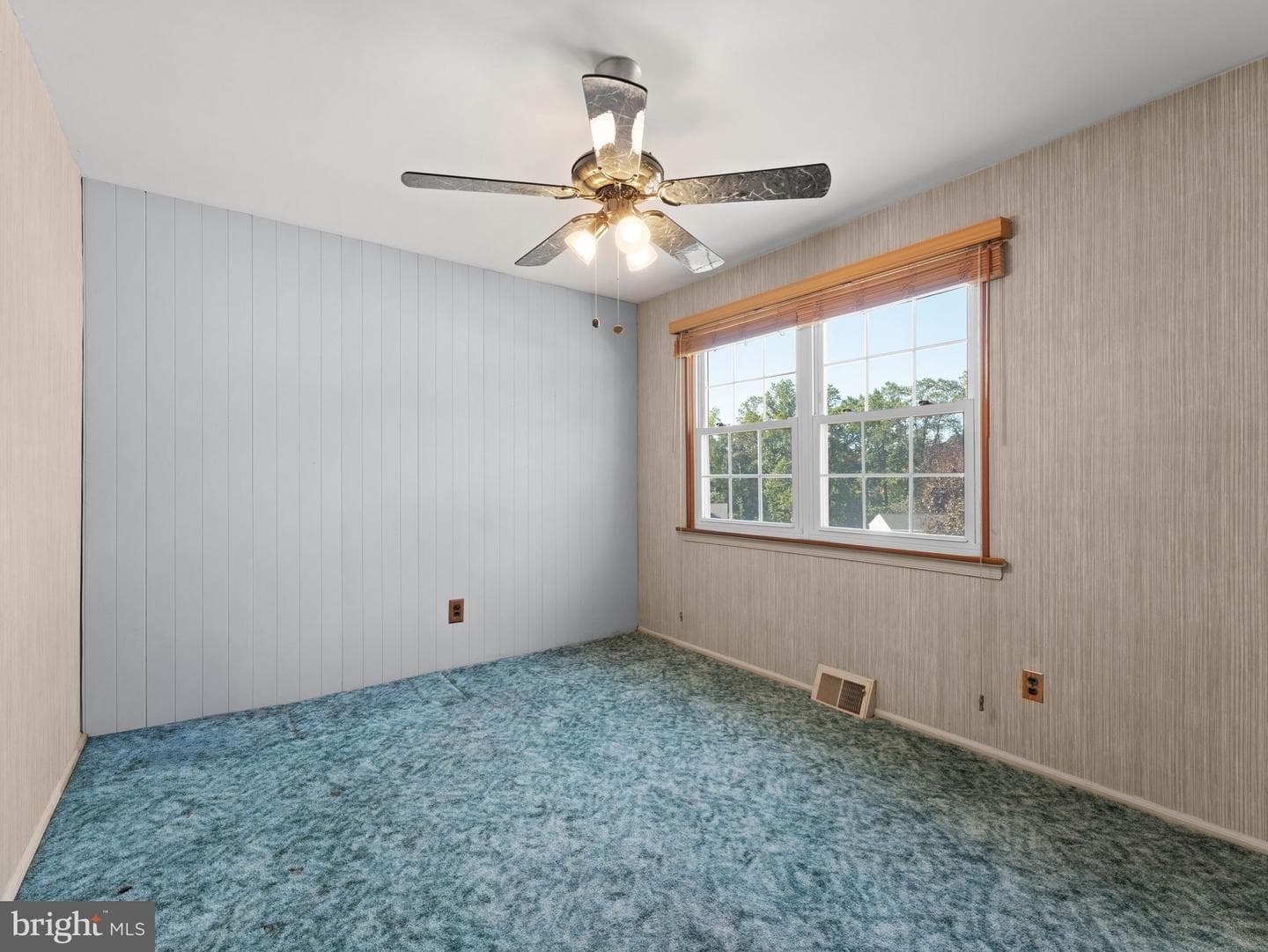 423 Sir Galahad Drive photo 27