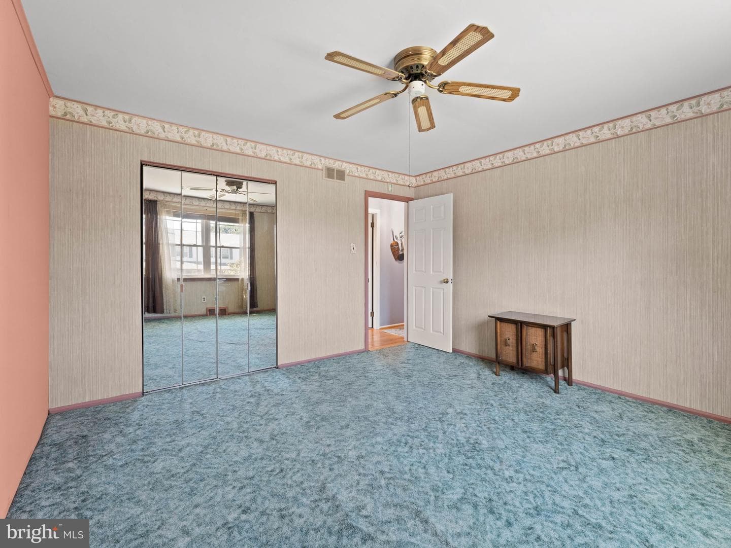 423 Sir Galahad Drive photo 32