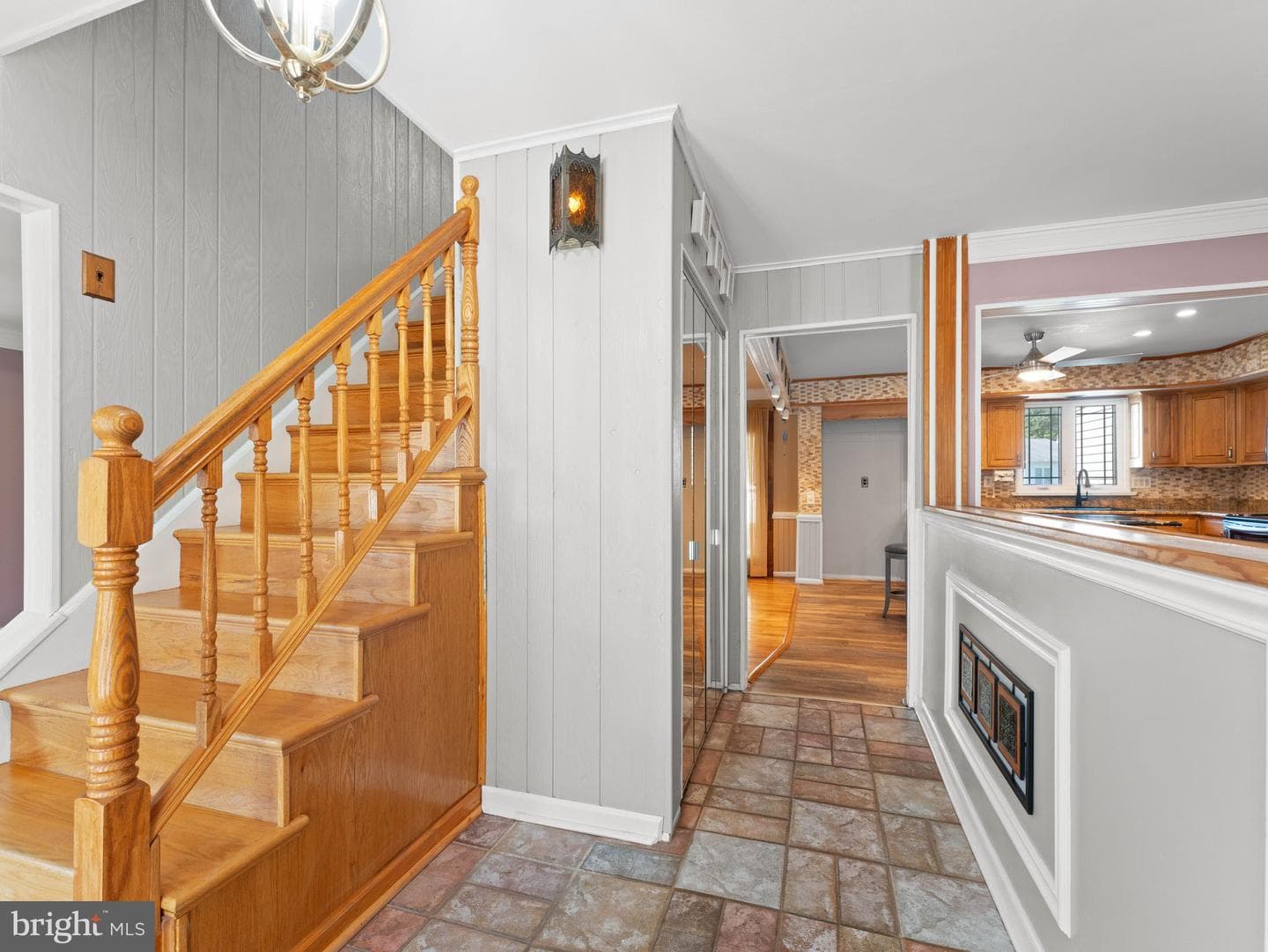 423 Sir Galahad Drive photo 4