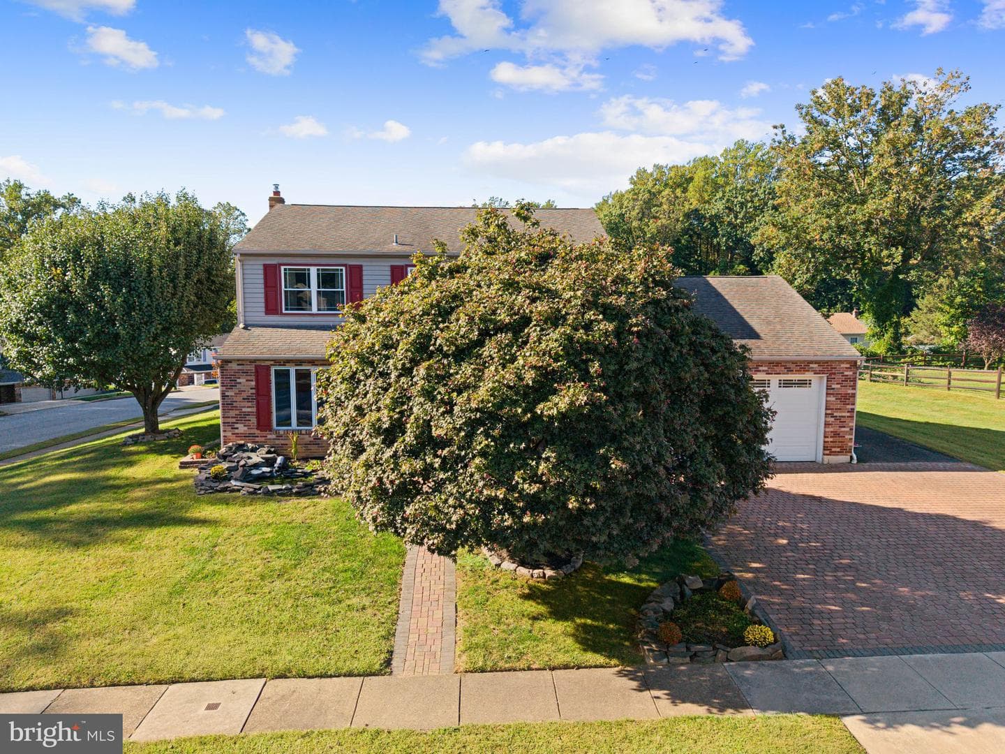 423 Sir Galahad Drive photo 44