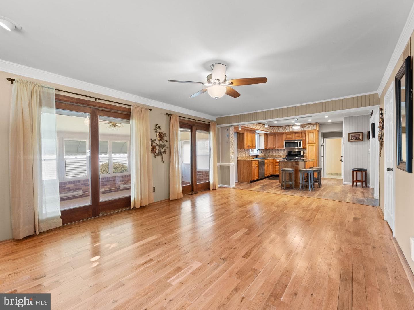 423 Sir Galahad Drive photo 5