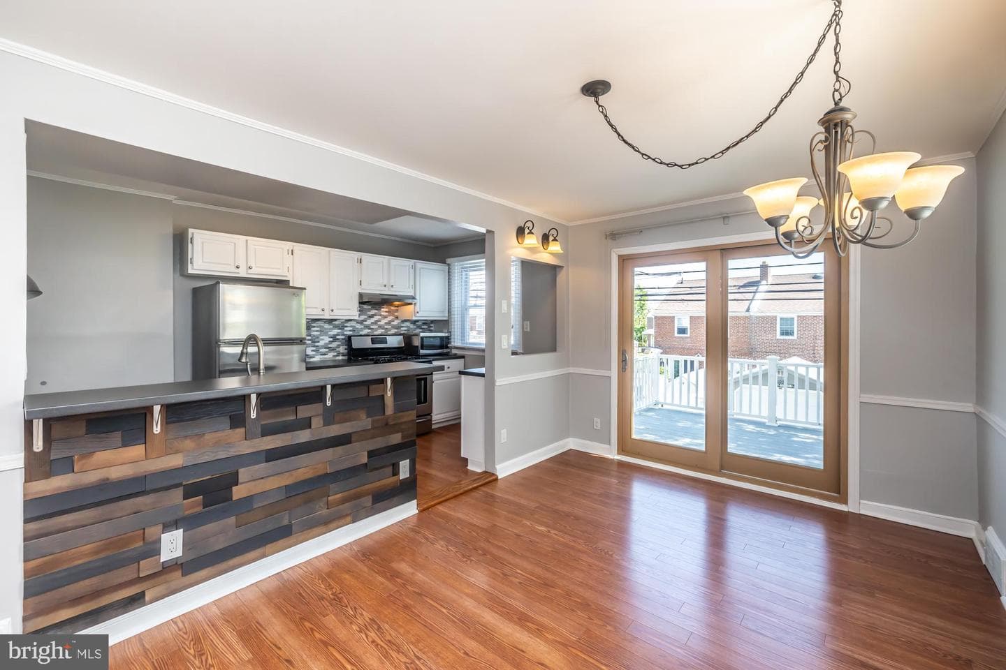 1037 Cobbs Street photo 11