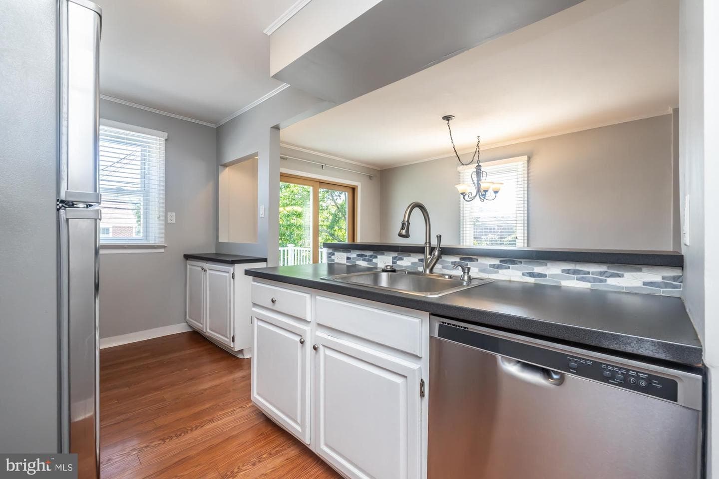 1037 Cobbs Street photo 13