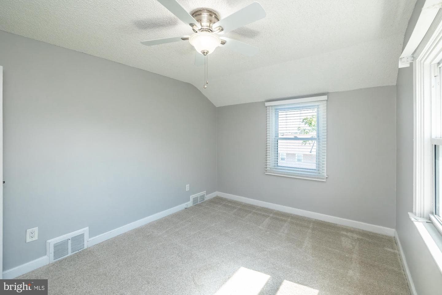 1037 Cobbs Street photo 23
