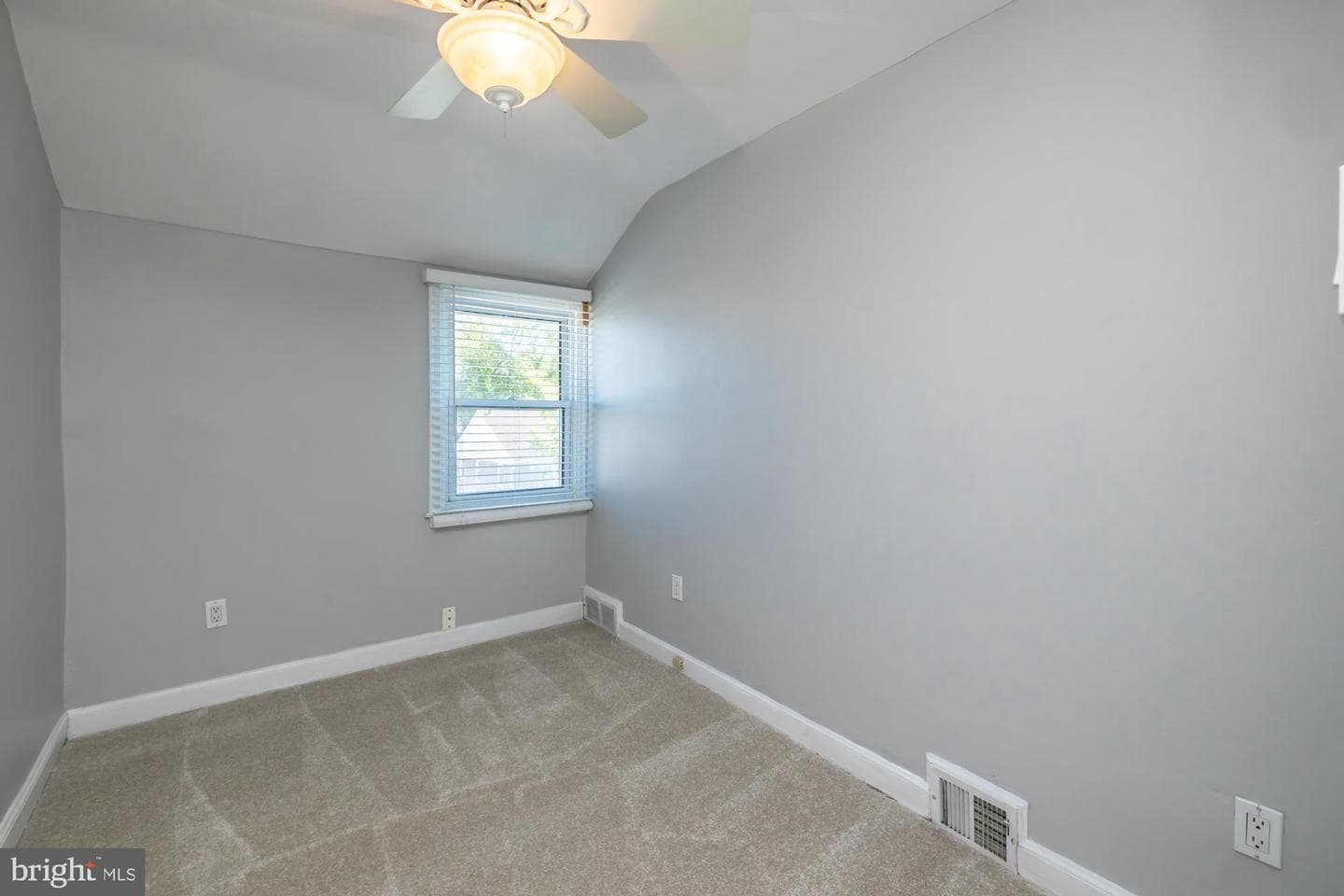 1037 Cobbs Street photo 27