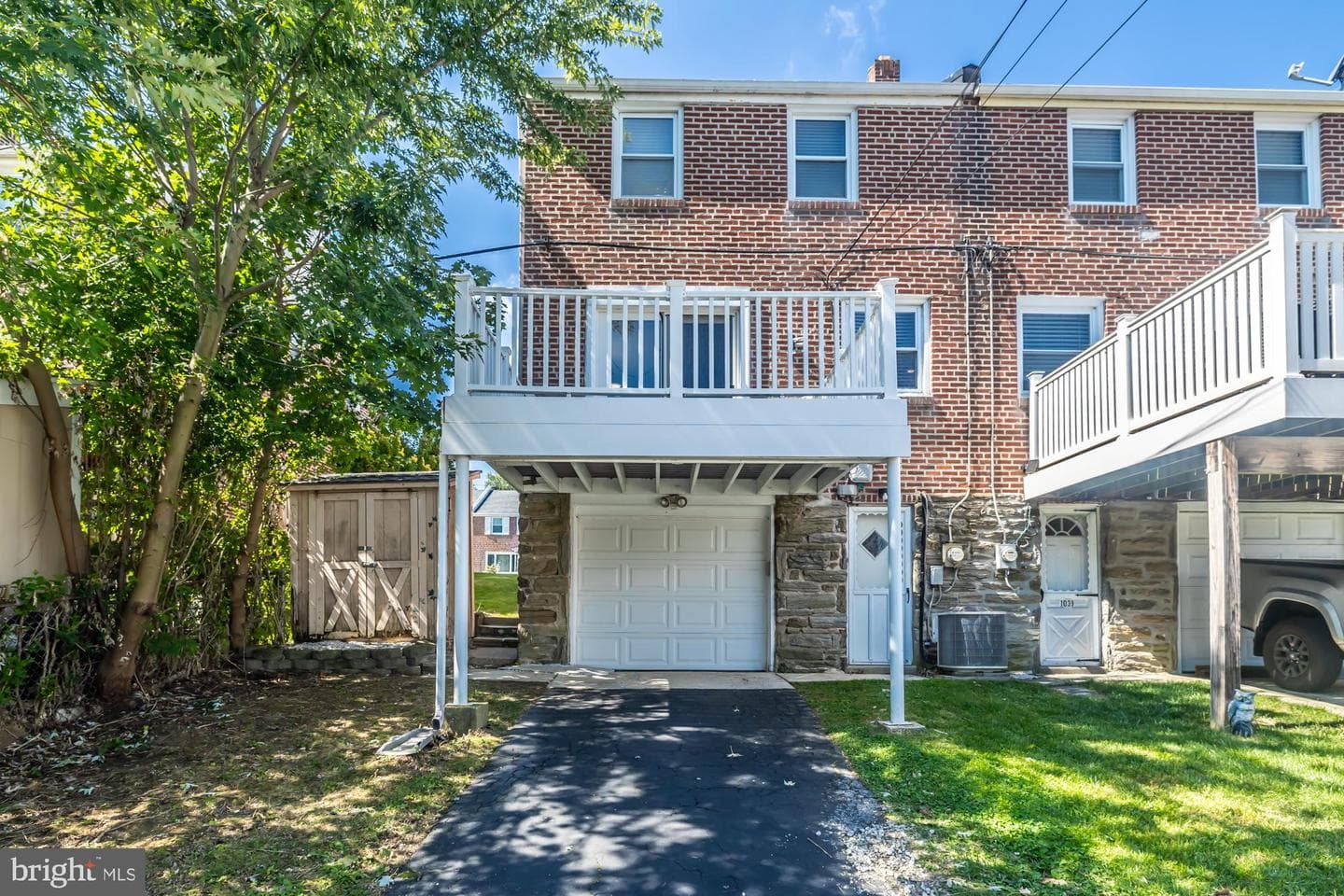 1037 Cobbs Street photo 32