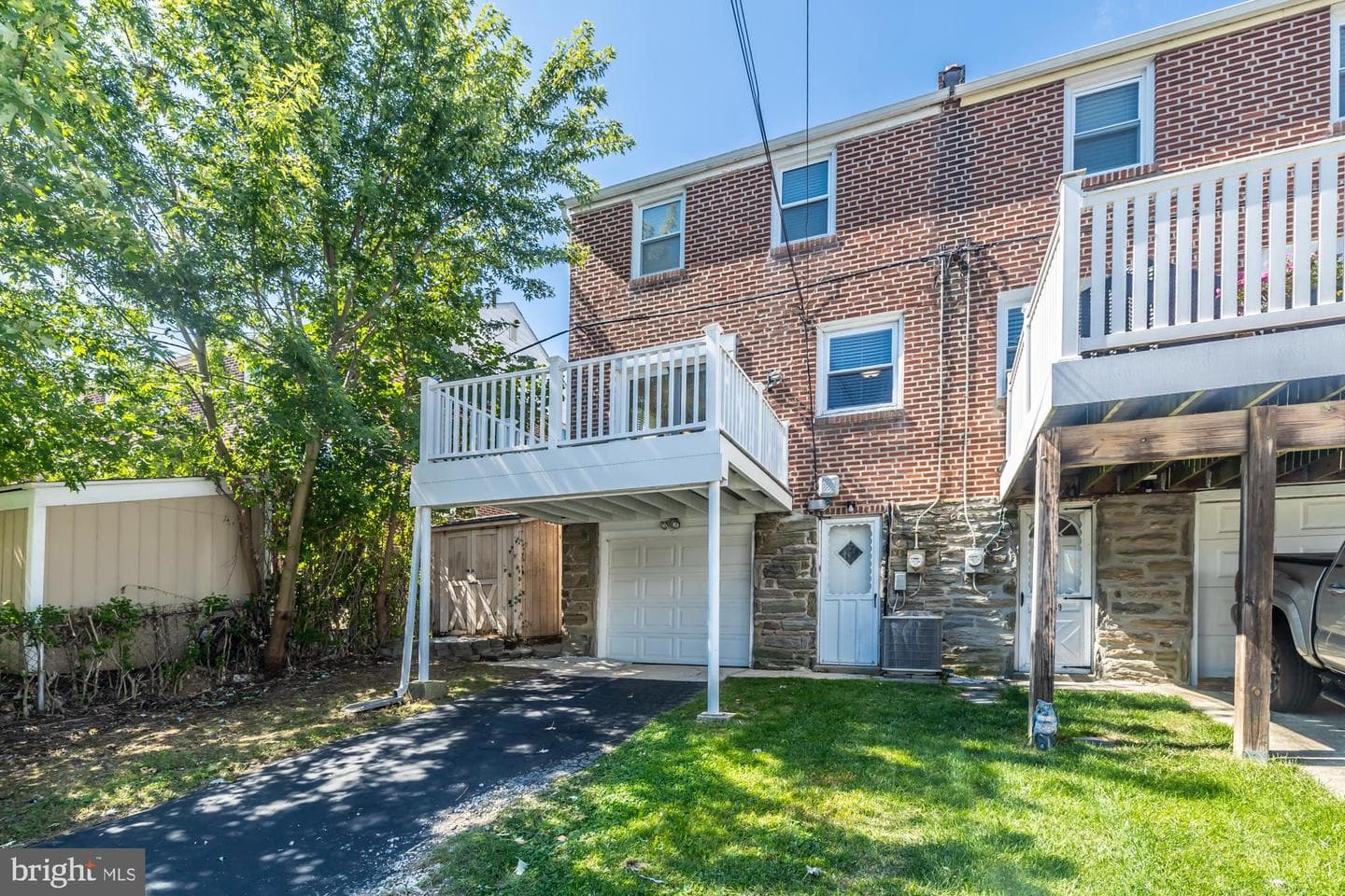 1037 Cobbs Street photo 33