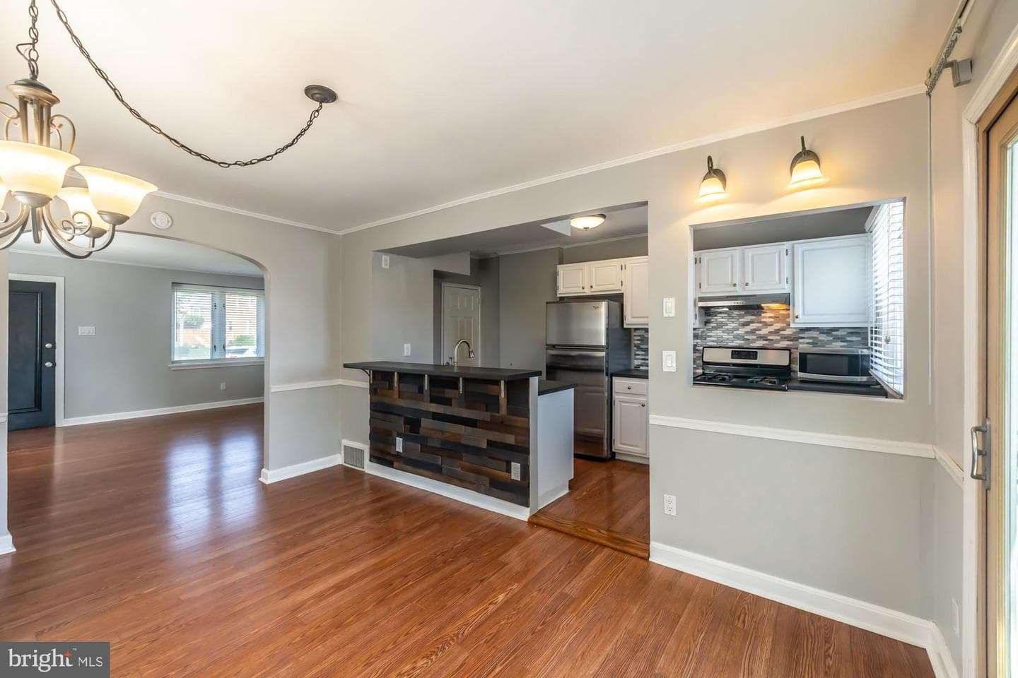 1037 Cobbs Street photo 9