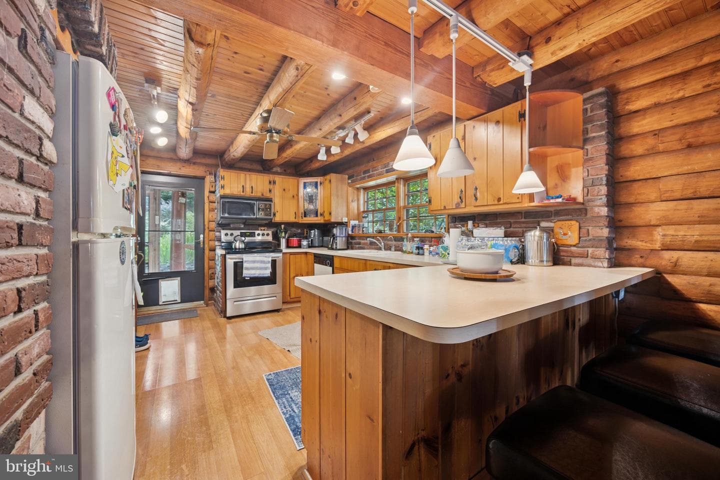 783 Hill Avenue photo 10