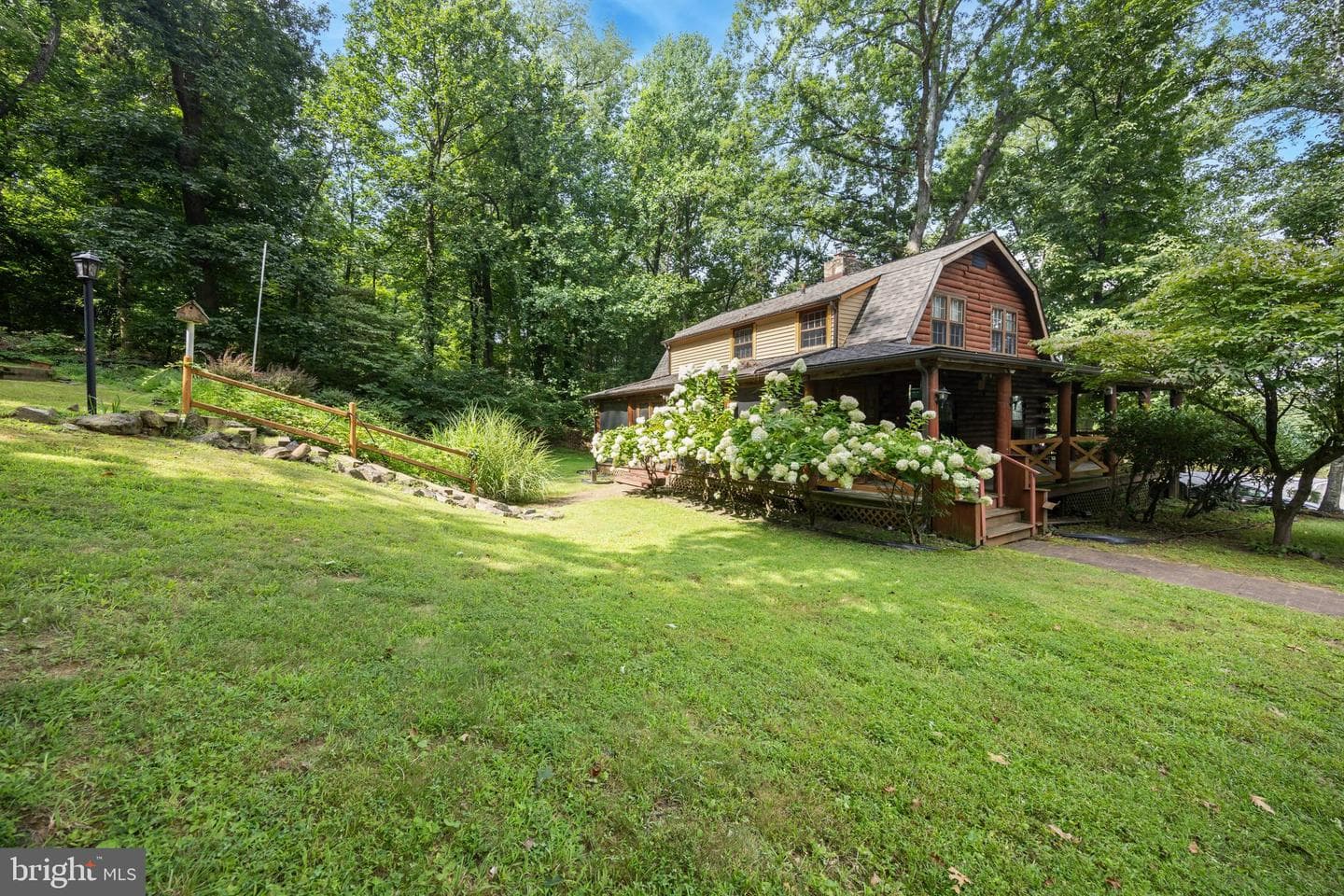 783 Hill Avenue photo 2
