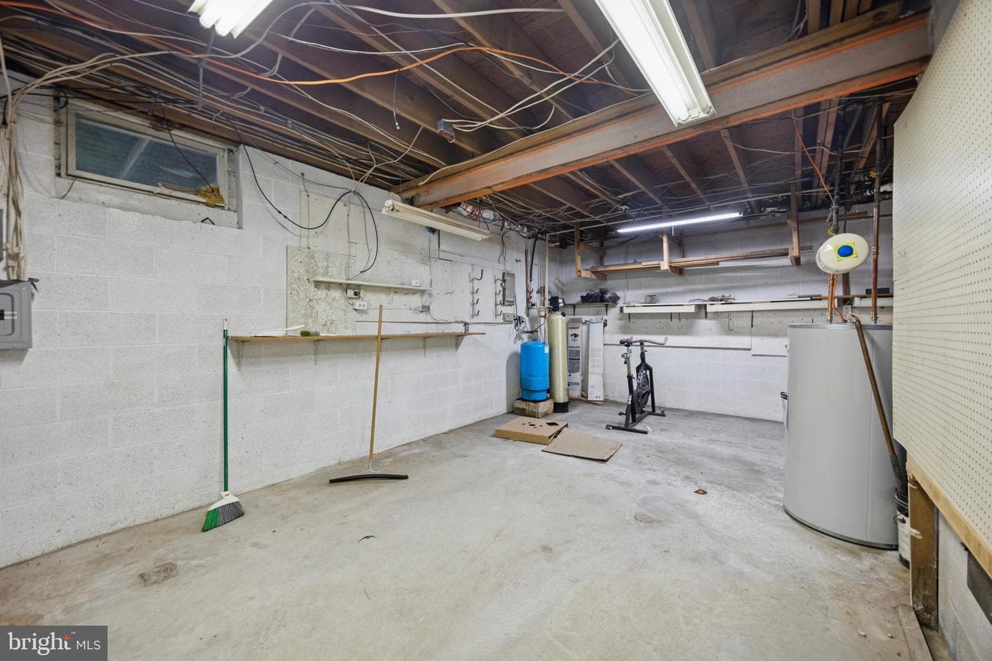 783 Hill Avenue photo 24