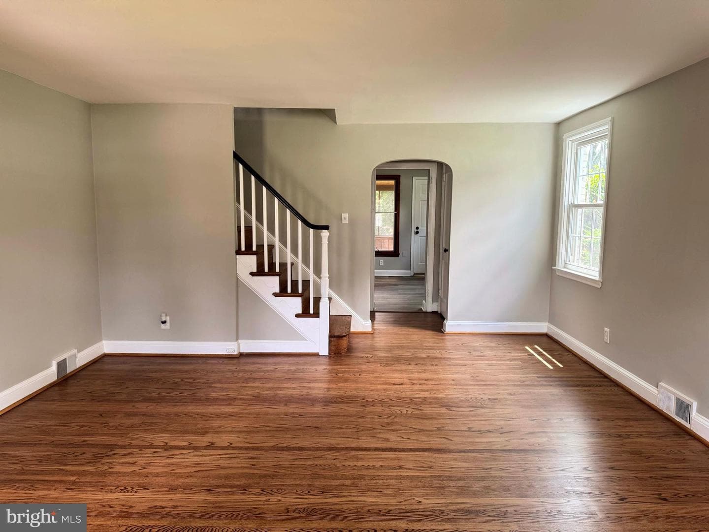 563 Rutherford Drive photo 4