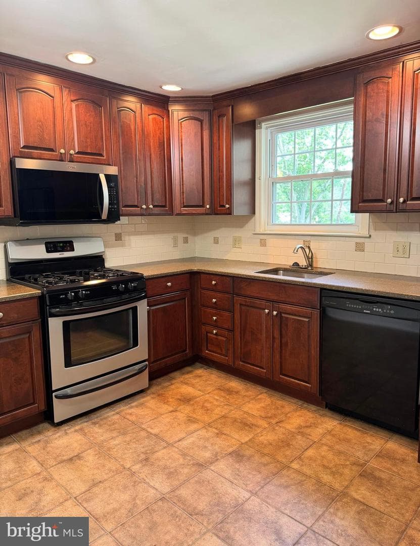 563 Rutherford Drive photo 7