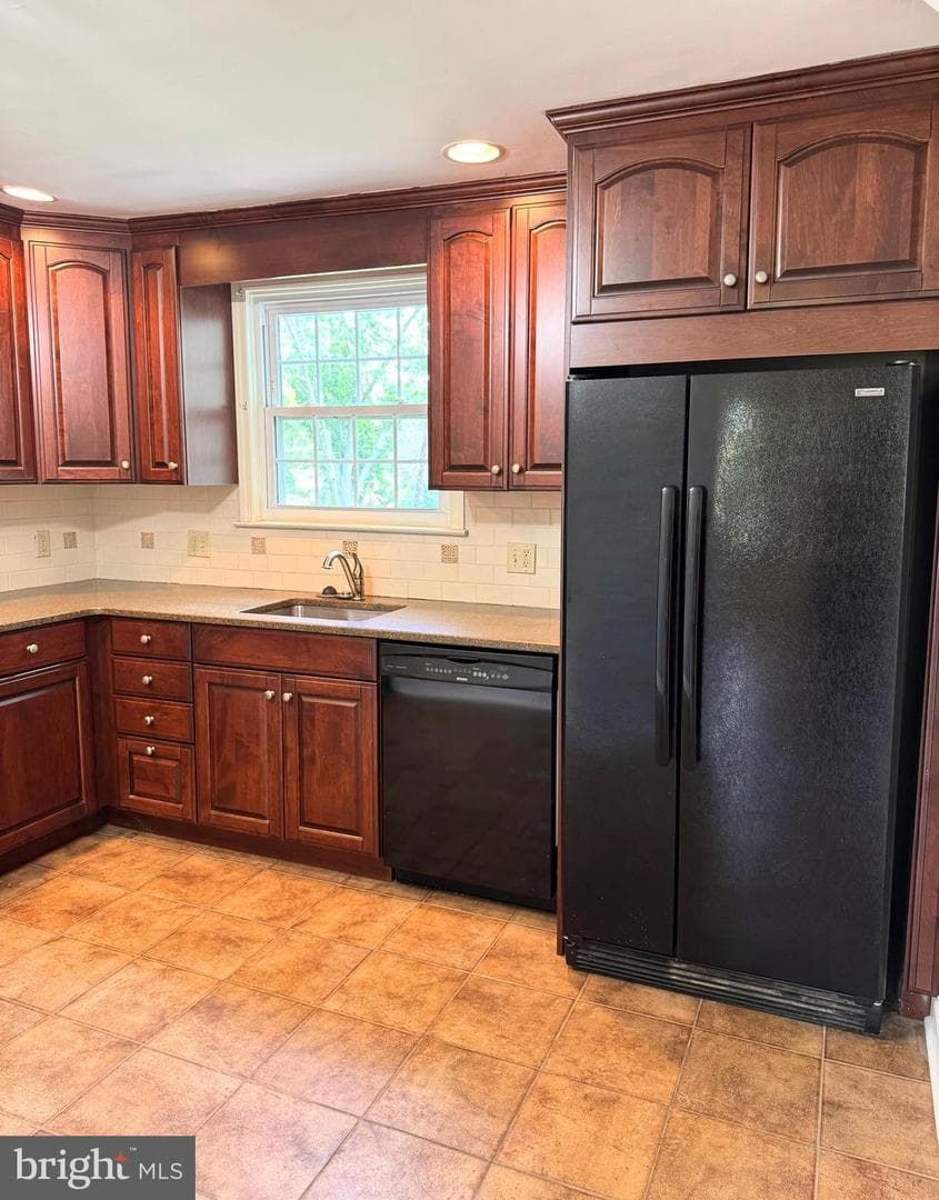 563 Rutherford Drive photo 8