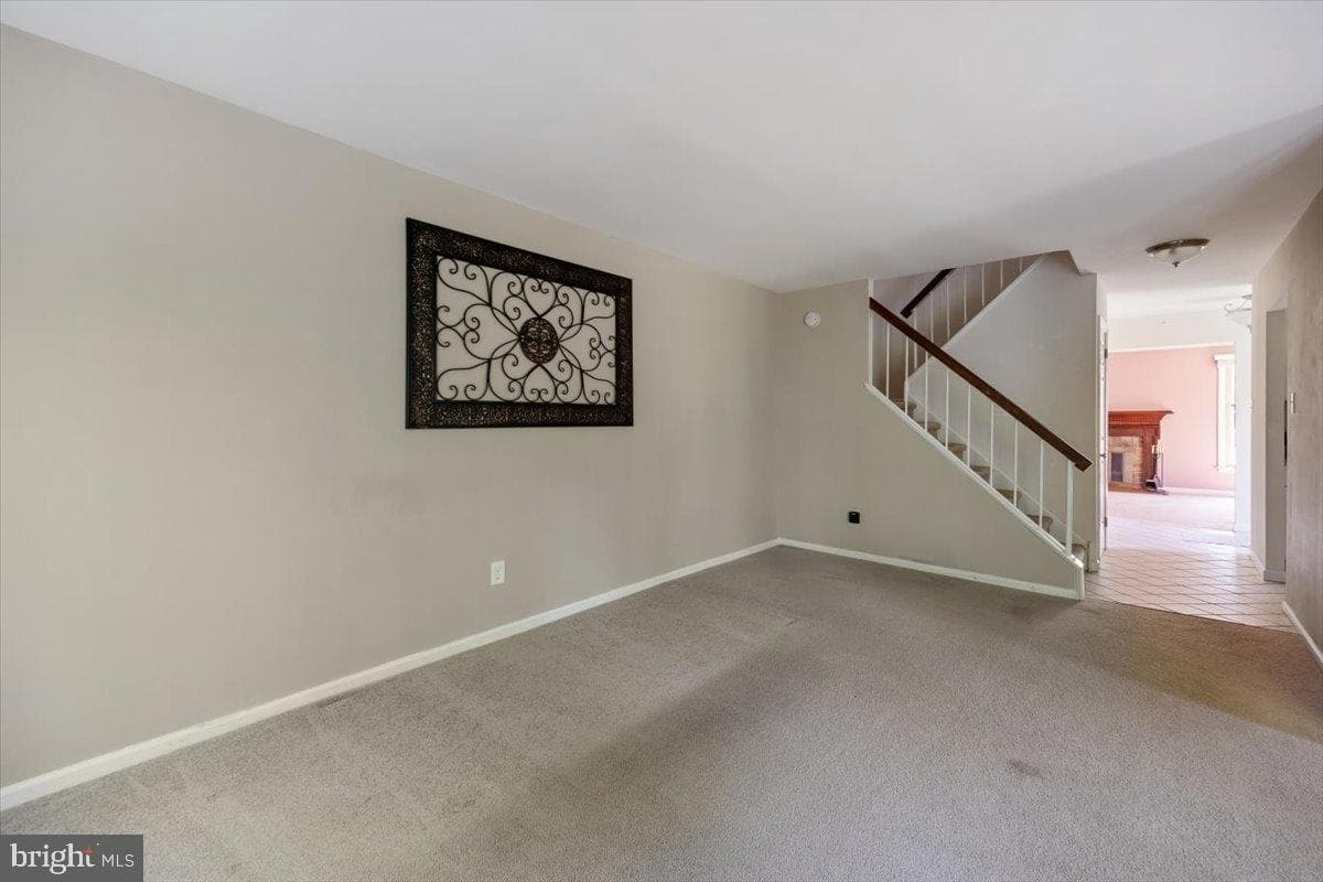 4 Fairfax Vlg photo 14