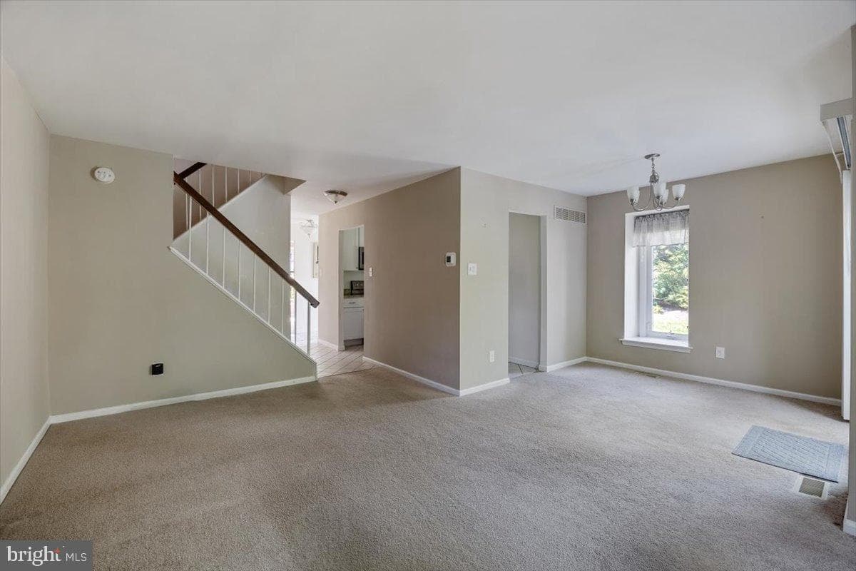 4 Fairfax Vlg photo 15