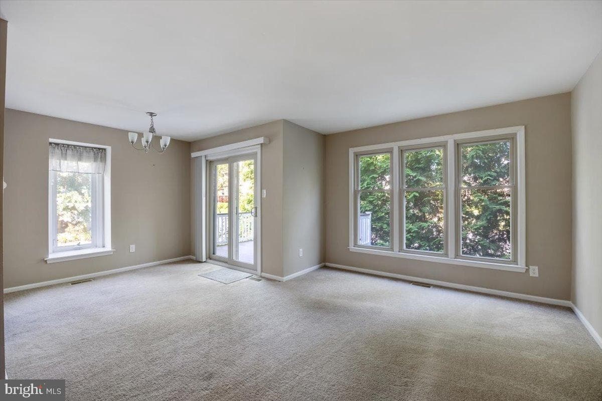 4 Fairfax Vlg photo 16