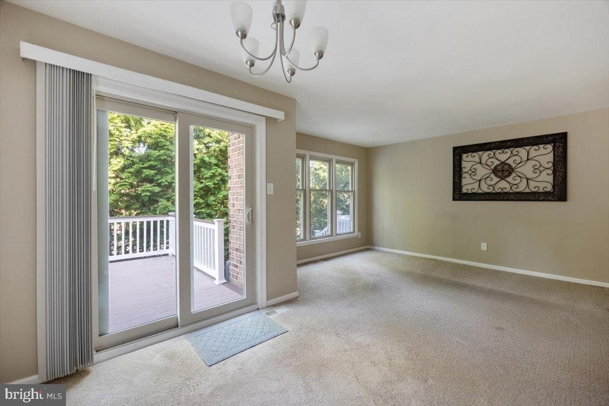 4 Fairfax Vlg photo 17