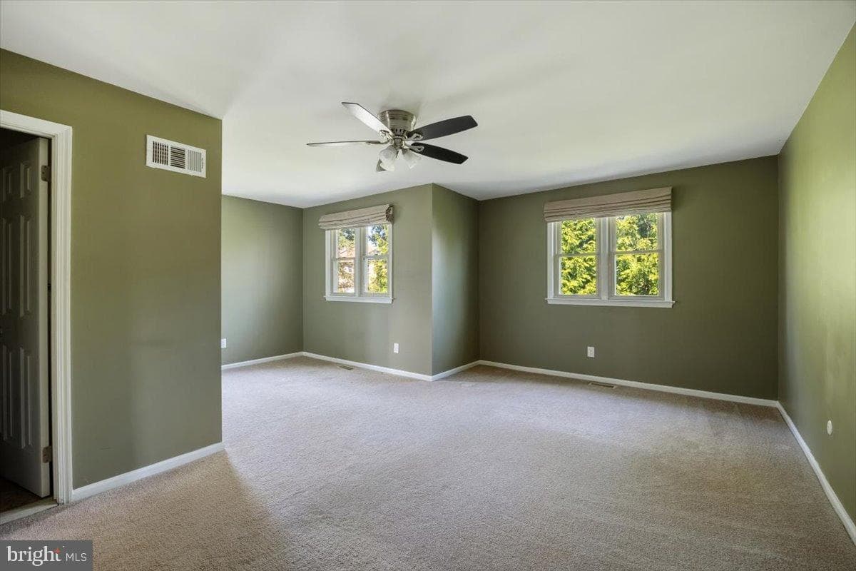 4 Fairfax Vlg photo 22