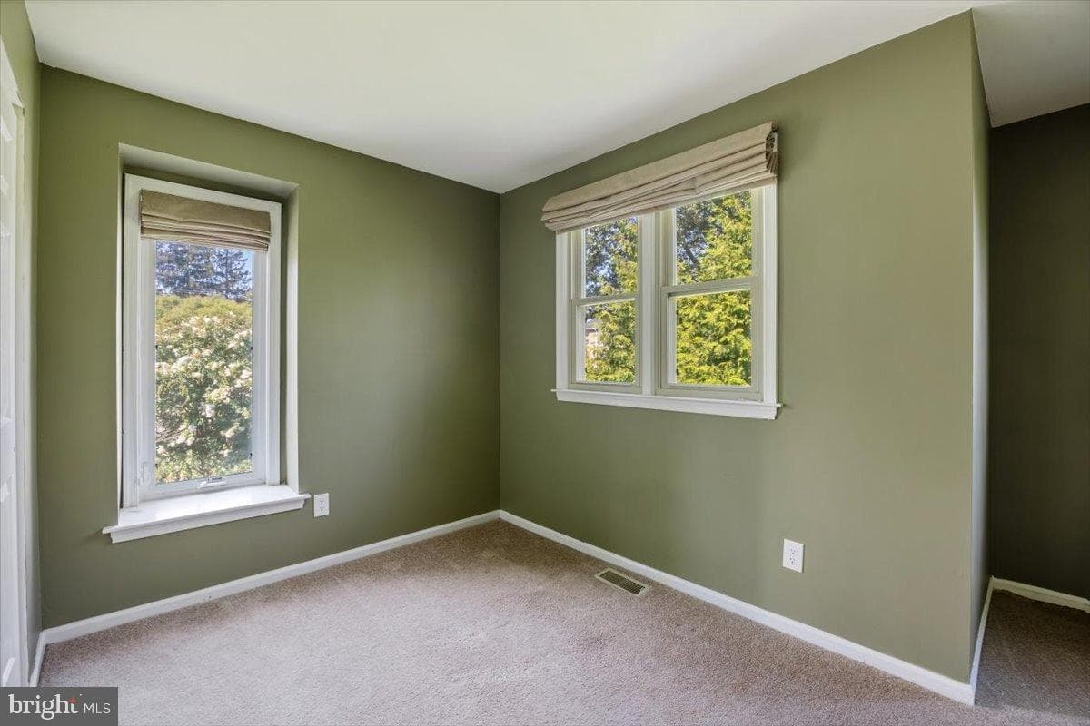4 Fairfax Vlg photo 24
