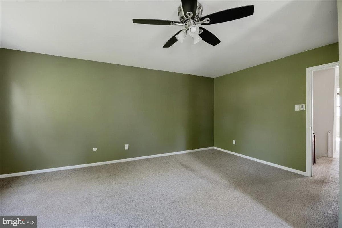 4 Fairfax Vlg photo 26