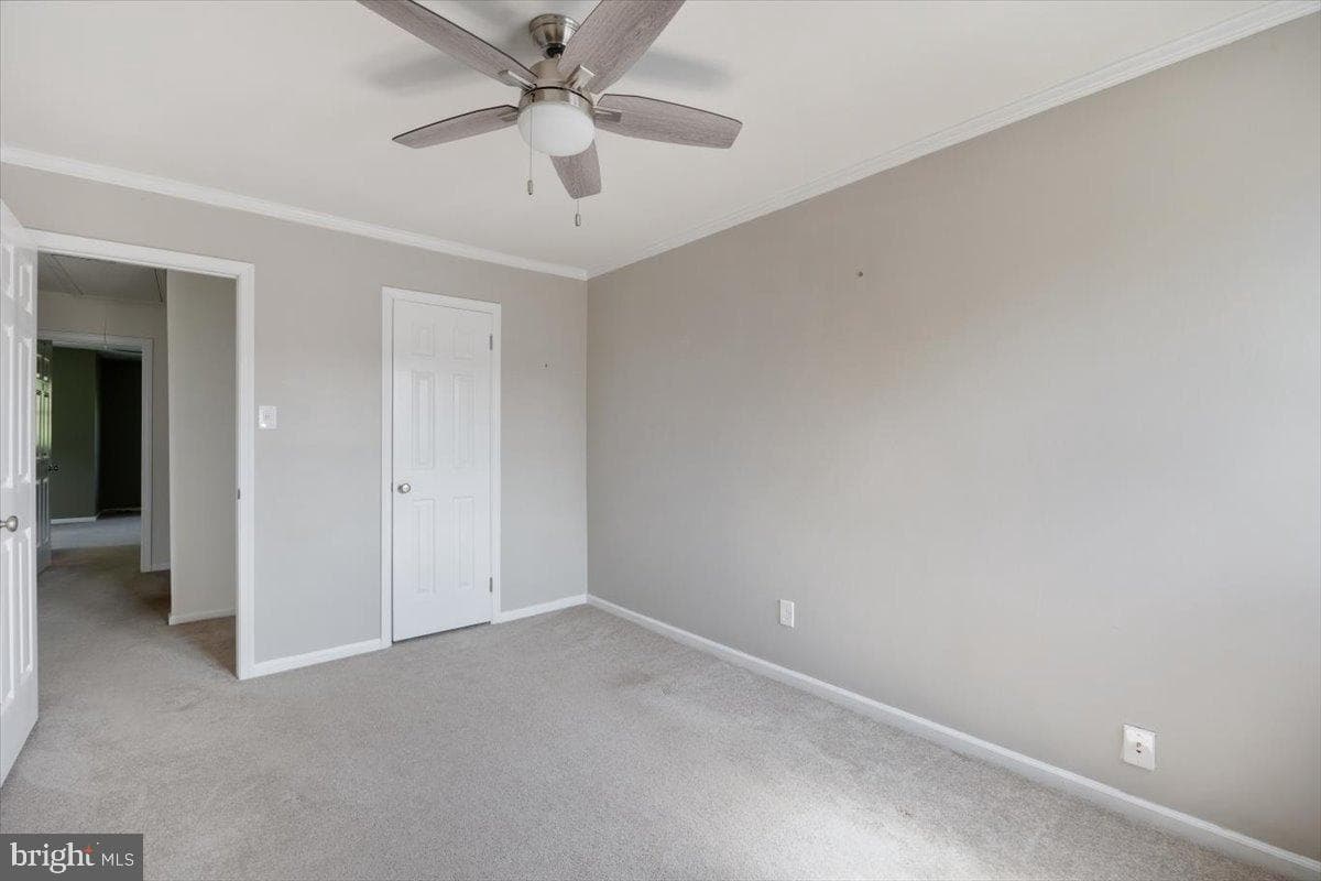 4 Fairfax Vlg photo 33