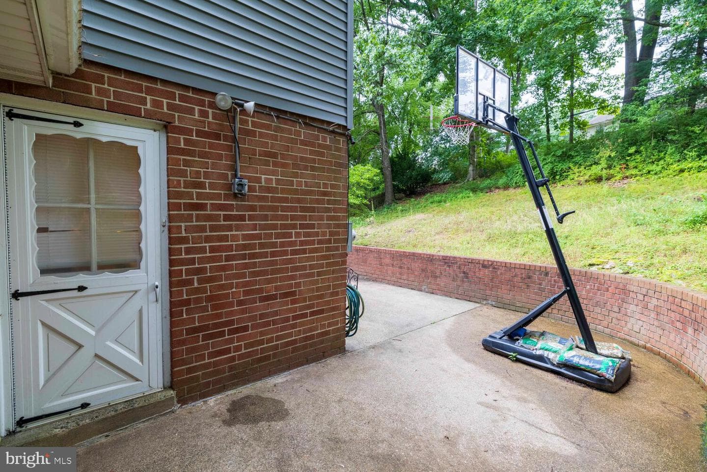 517 W Woodland Avenue photo 29