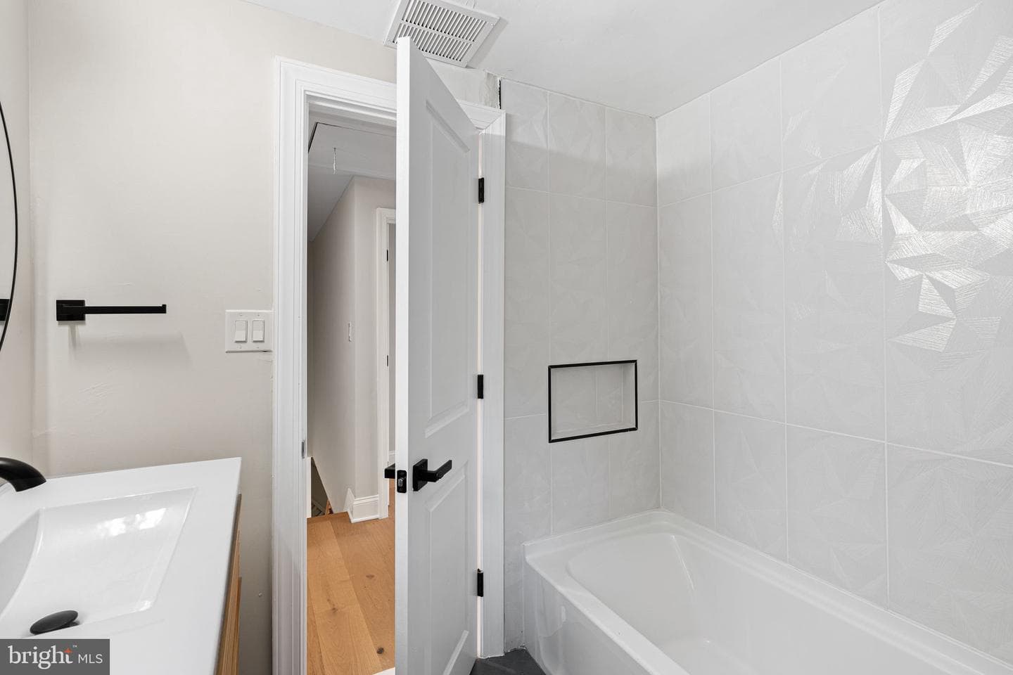 46 Rodman Avenue photo 21