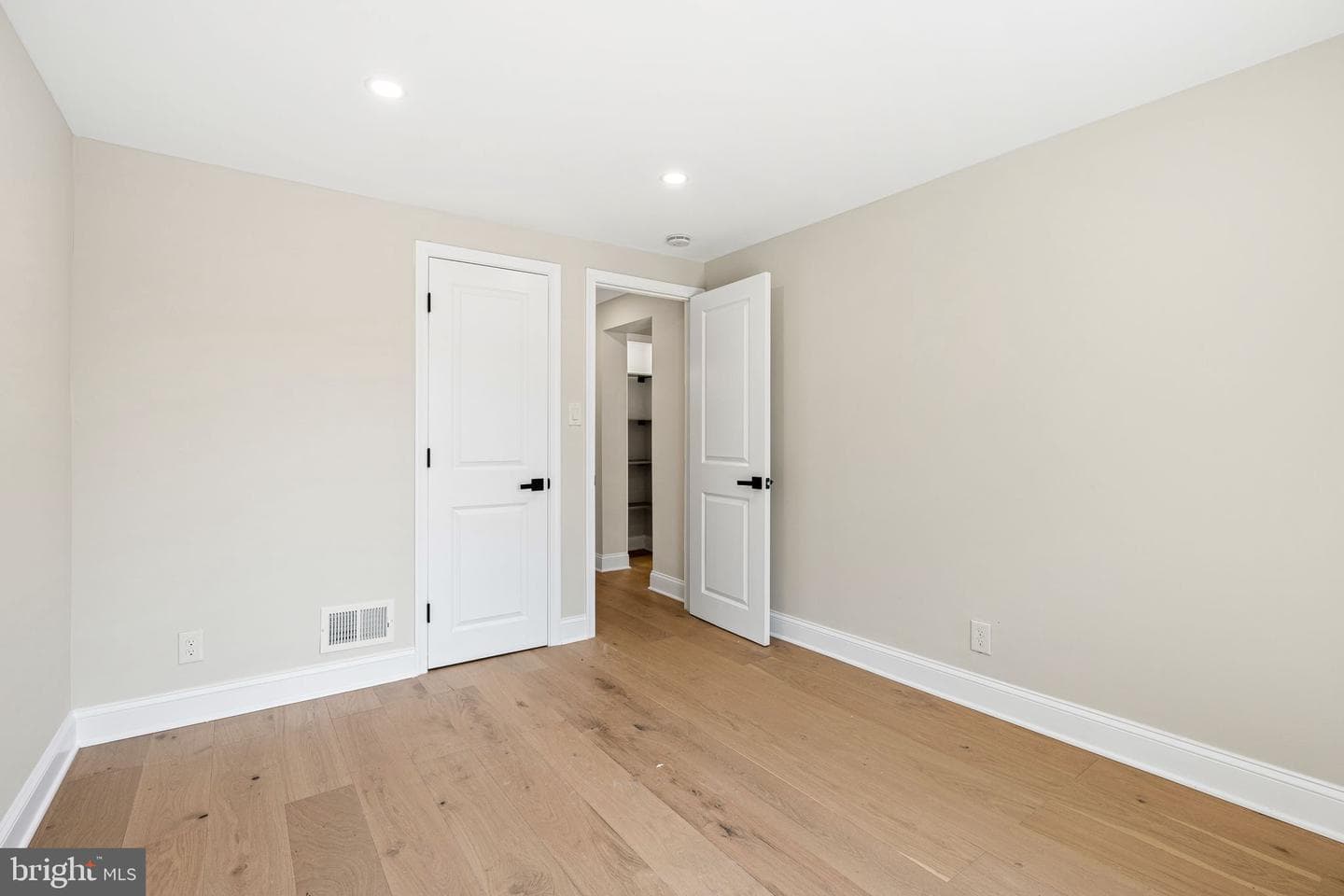 46 Rodman Avenue photo 27