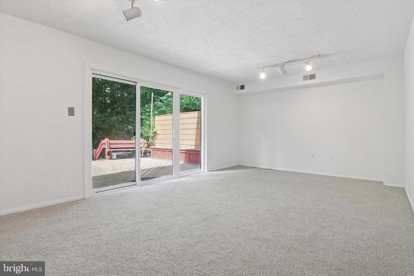 48 Bishop Drive photo 10
