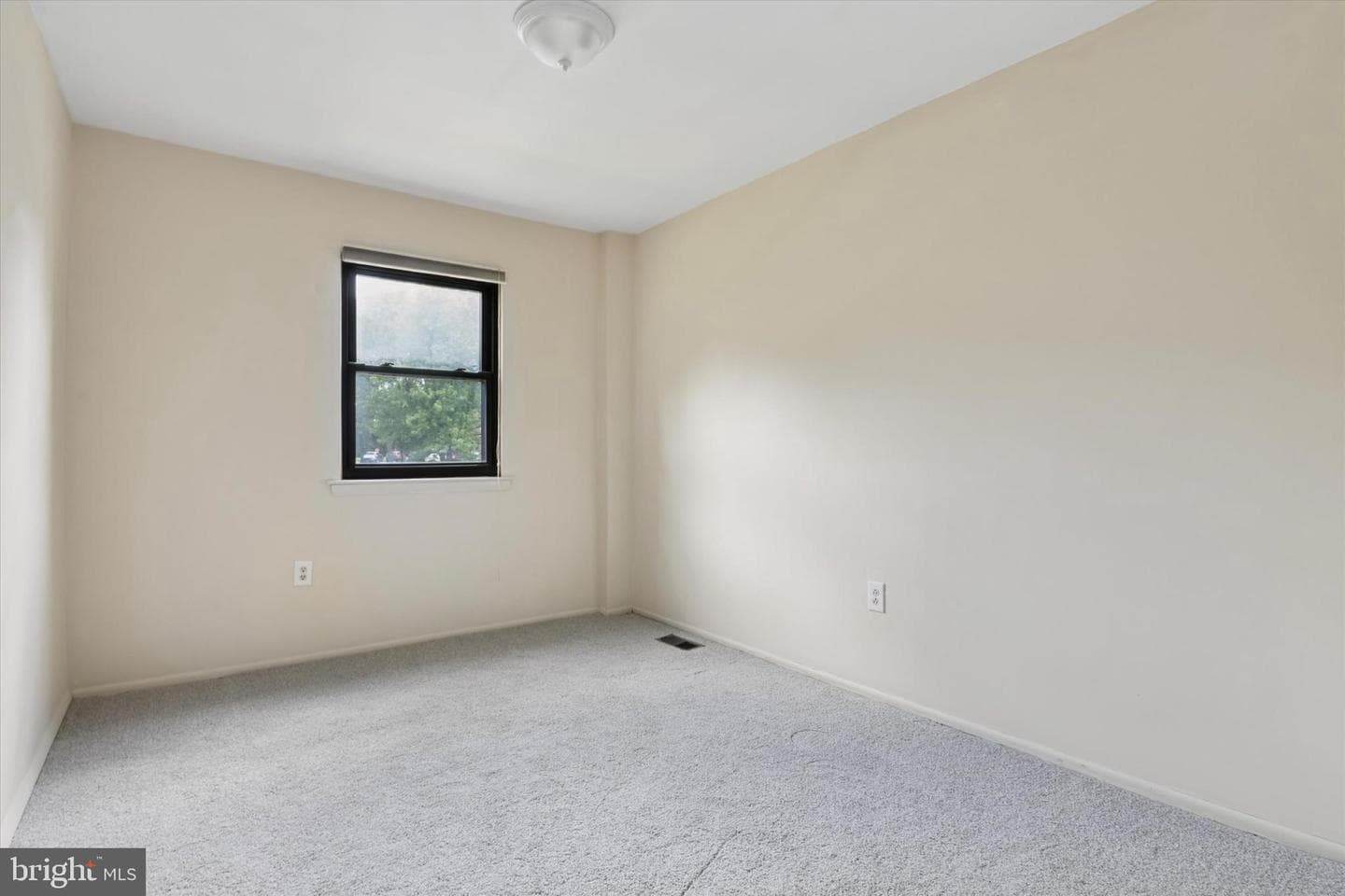 48 Bishop Drive photo 15