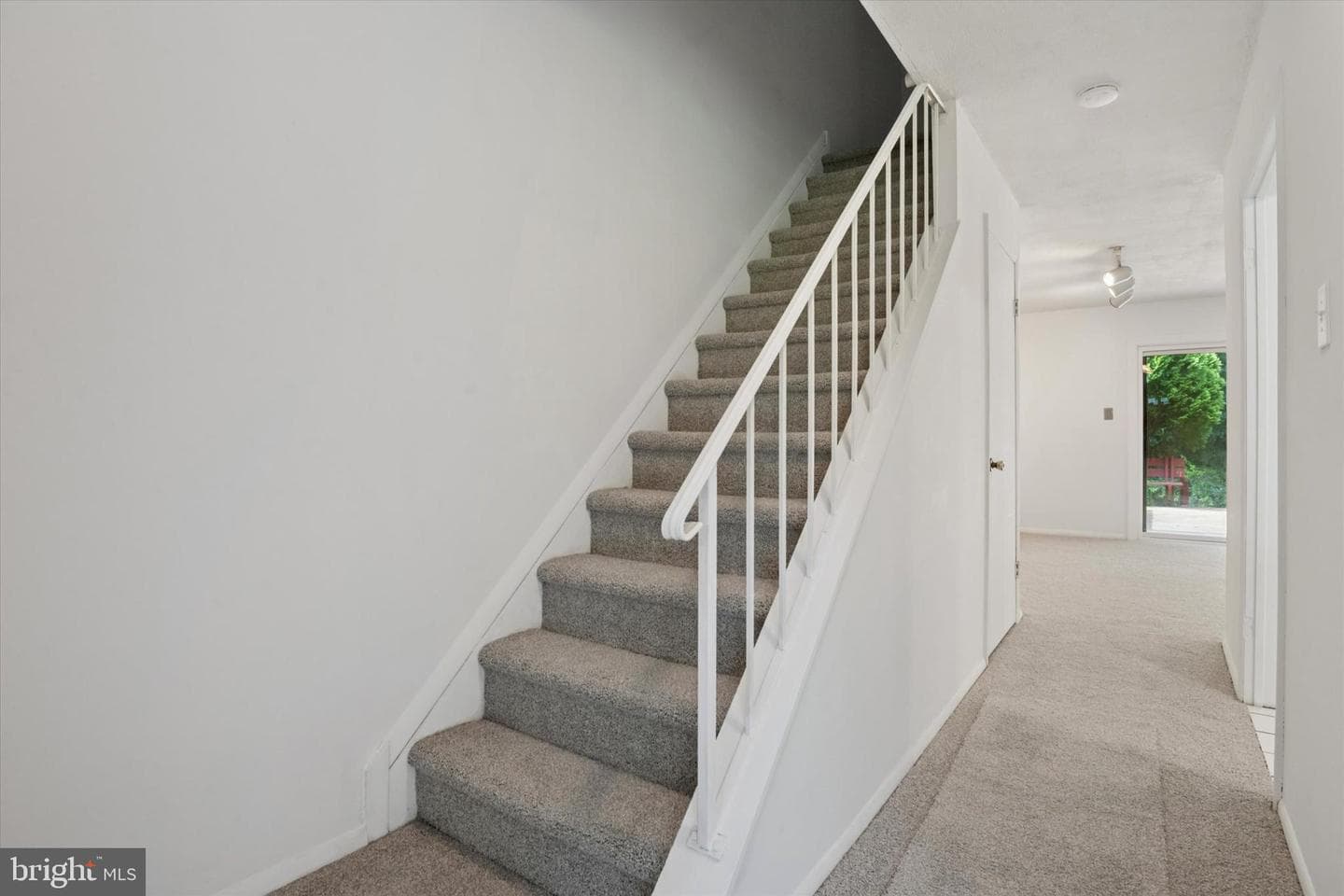 48 Bishop Drive photo 3