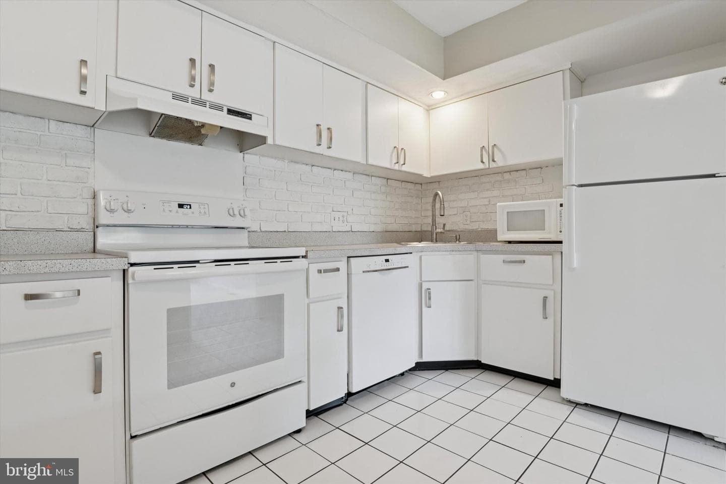48 Bishop Drive photo 6