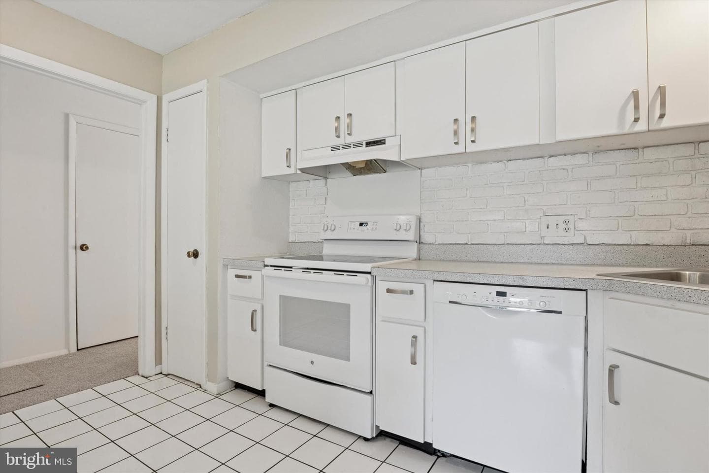 48 Bishop Drive photo 8